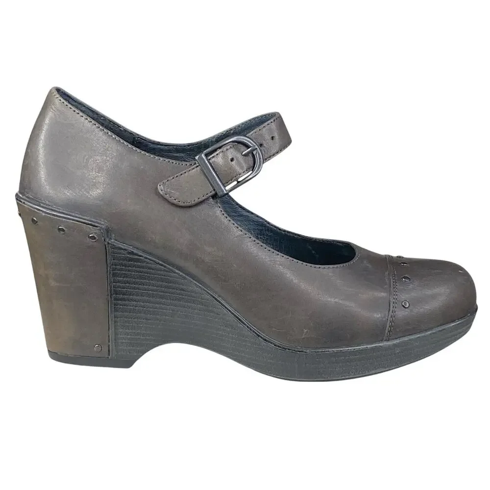 Dansko Women’s Fanny Brown Leather Studded Wedge Clog Size 39 US 8.5/9